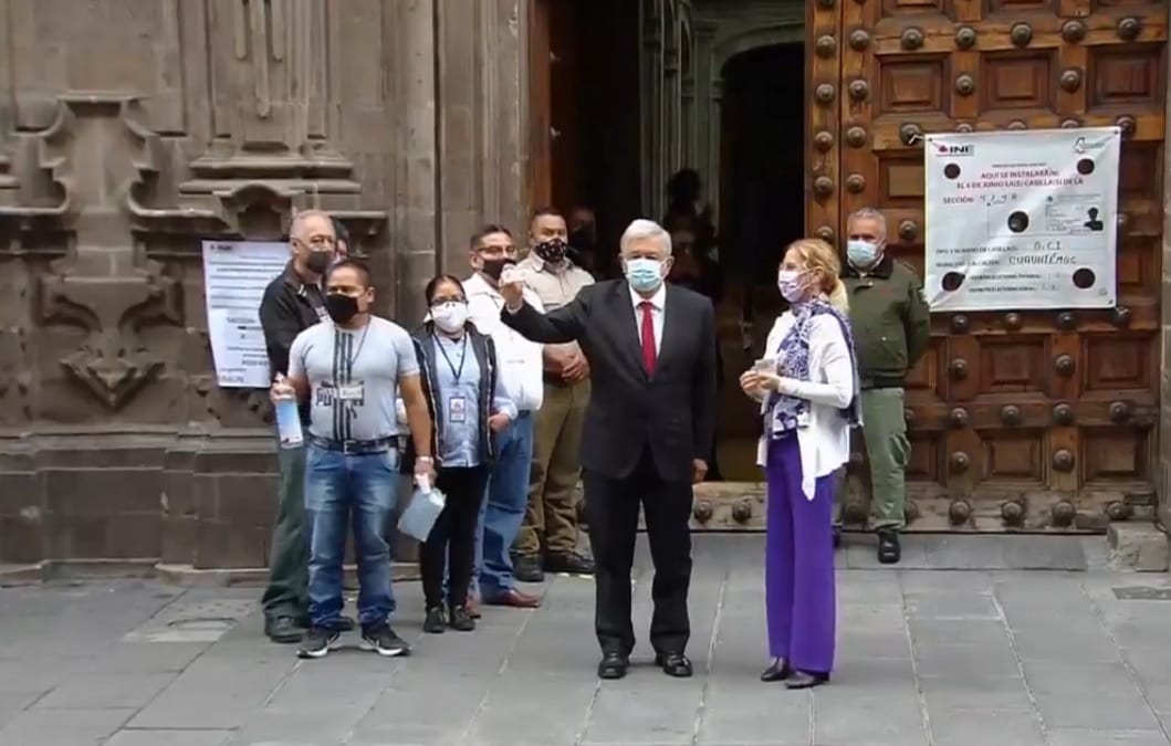 Con Trato Preferencial Emite Amlo Voto En Centro Hist Rico