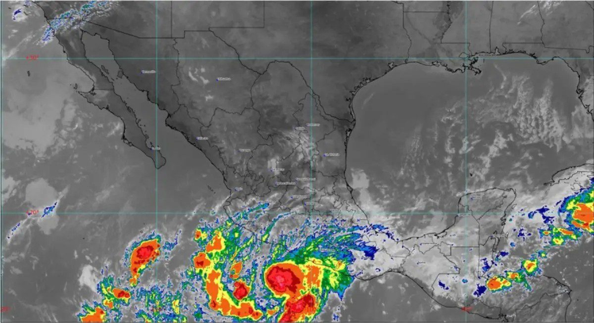 Surge Tormenta Tropical Roslyn Frente A Costas De Guerrero