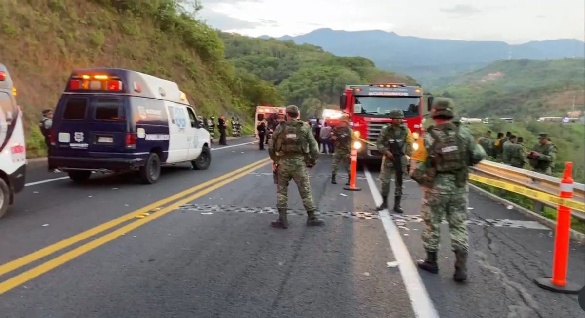 Deja Muertos Ca Da De Autob S A Barranco En Nayarit