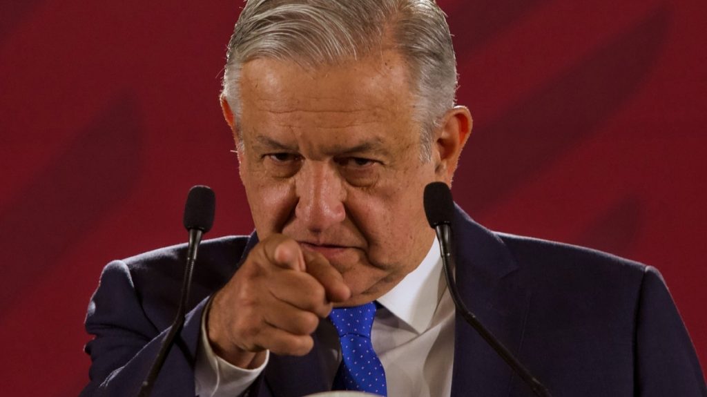 Minimiza AMLO críticas a titular de Sedena por cancelar reunión con diputados