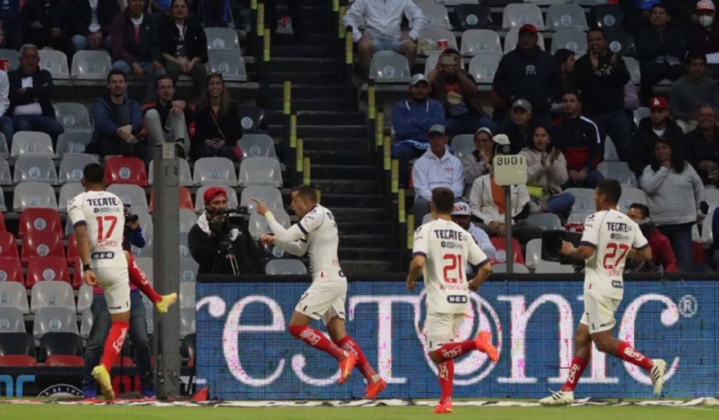 Cruz Azul arrancó con la potencia necesaria para arrollar a Monterrey, pero una frenada inesperada terminó por consagrar la primera derrota cementera en el año.