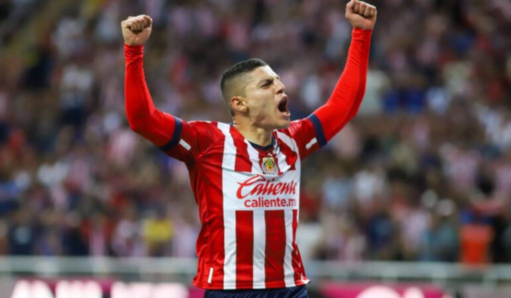 Chivas logró una remontada épica ante Cruz Azul, se aprovechó de unos cementeros que se tiraron atrás