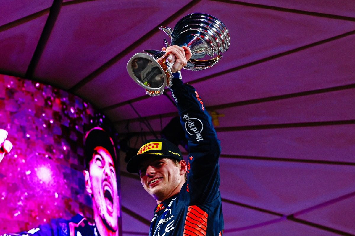 Max Verstappen Se Lleva El Premio De Abu Dhabi Checo Se Queda En O Lugar